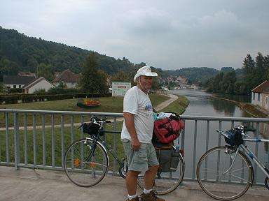 Mally de Ville mit seinem schönen Kanal und im Hintergrund der Boot-Anlegeplatz.